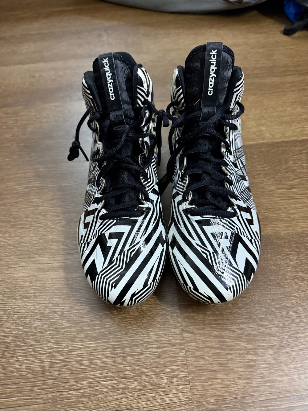 Crazyquick Men’s Black and White Athletic Shoes size 9